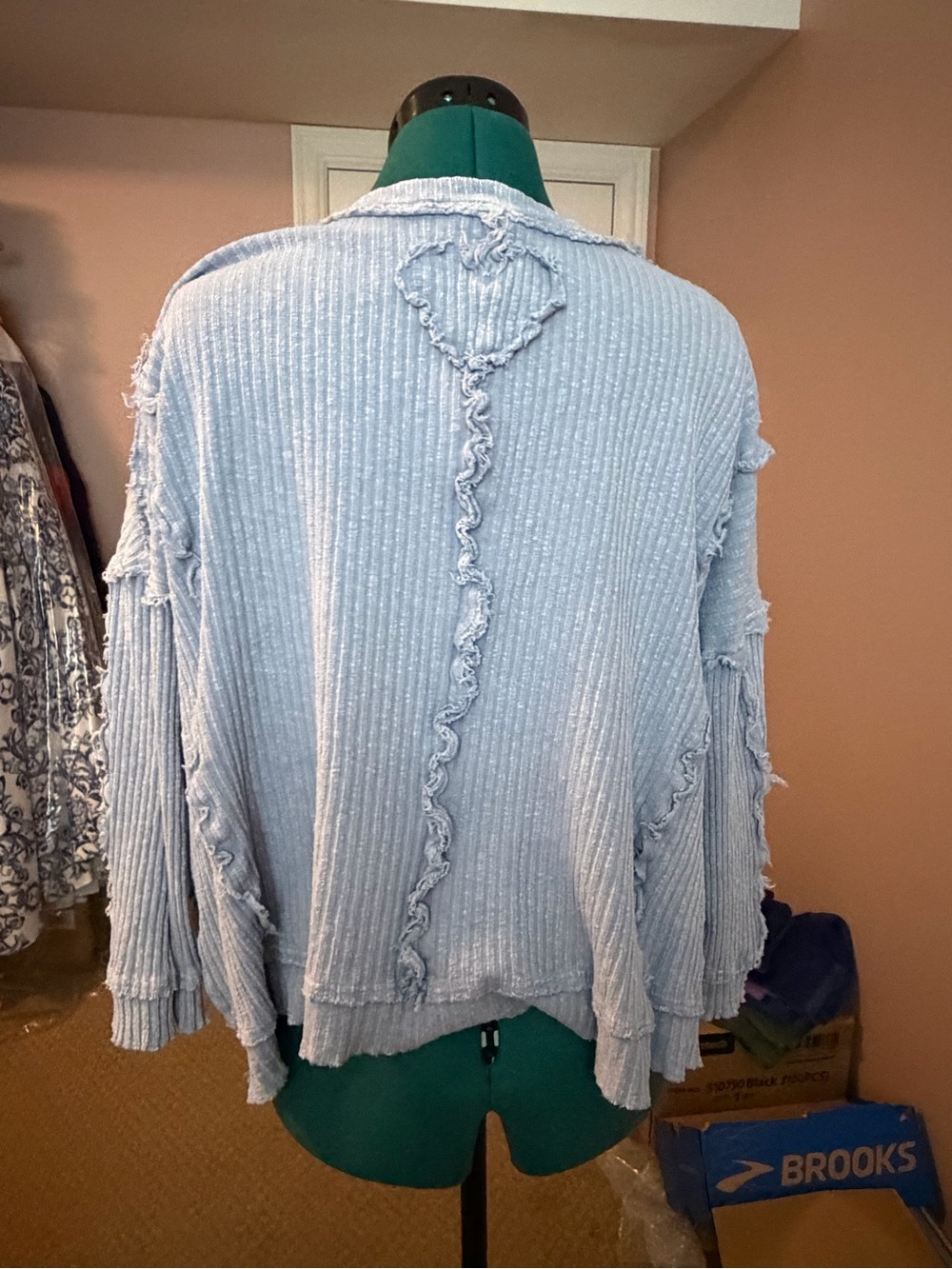 134 Easel Heartstrings of Style Pullover - Picture 7 of 13